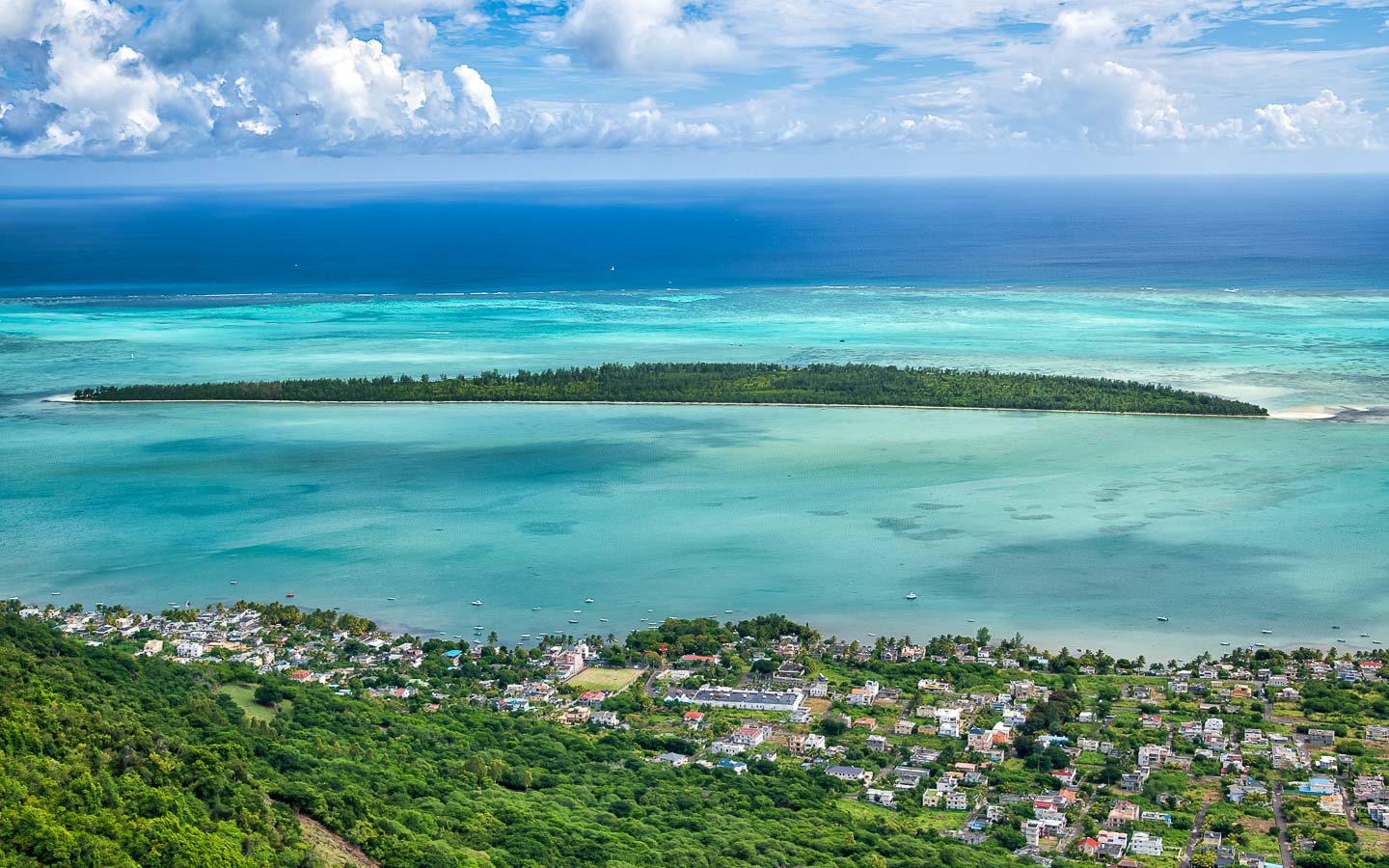Ile aux Benitiers View